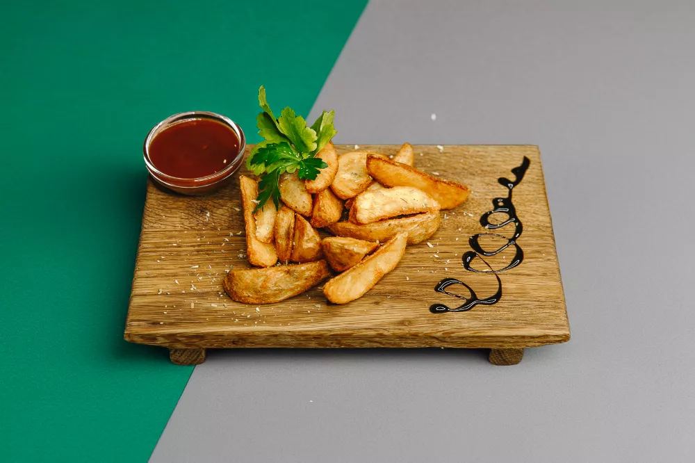 Дольки картофеля с розмарином