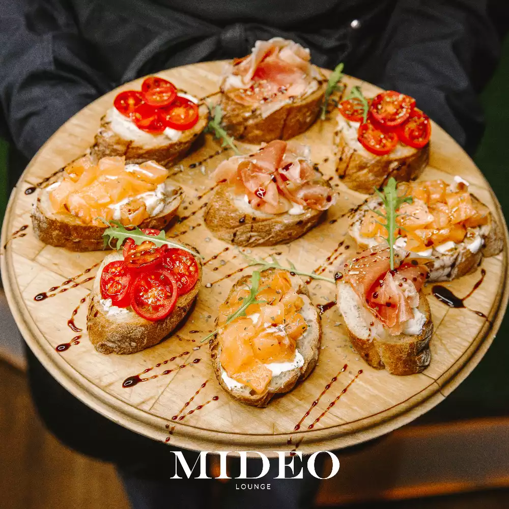 Сет из брускетт с прошутто и лососем